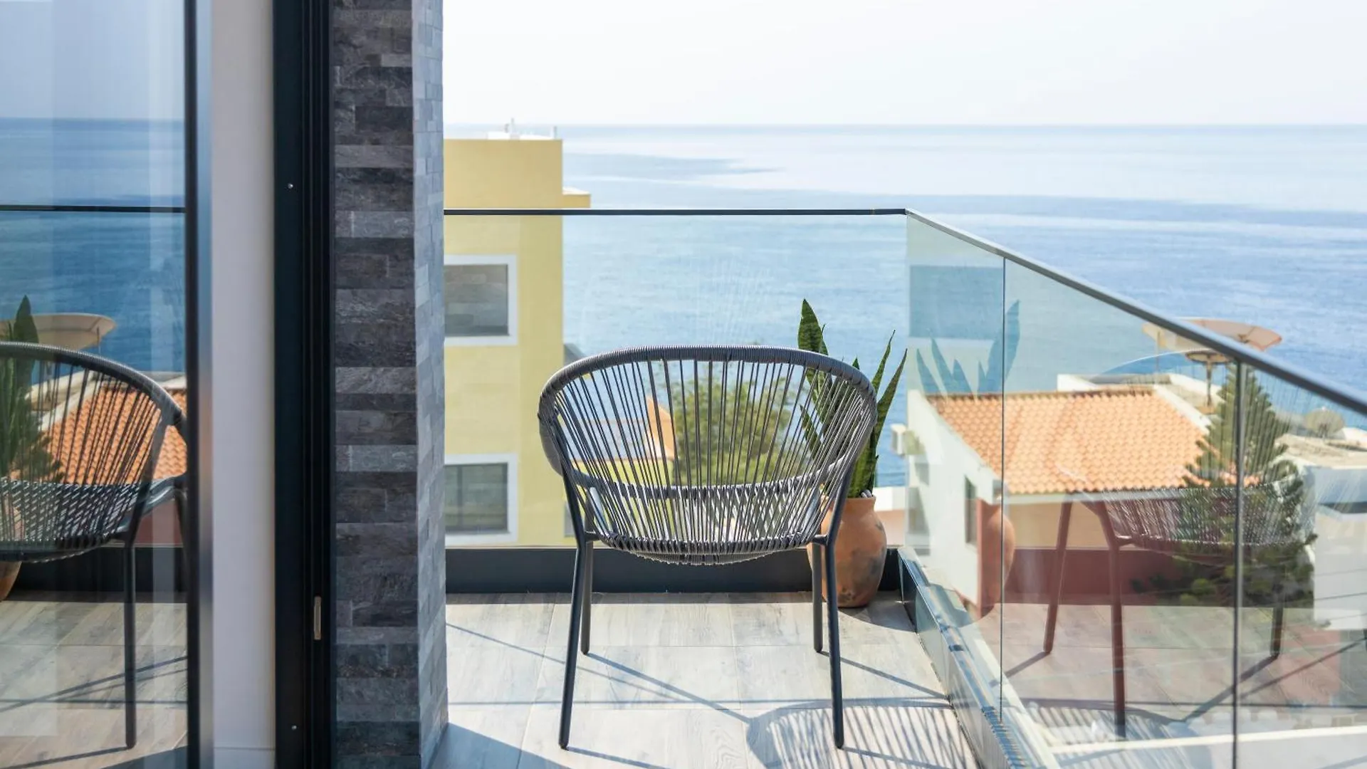 Apartman Lux 3-Br: Panoramic Sea View & Rooftop Pool Praia