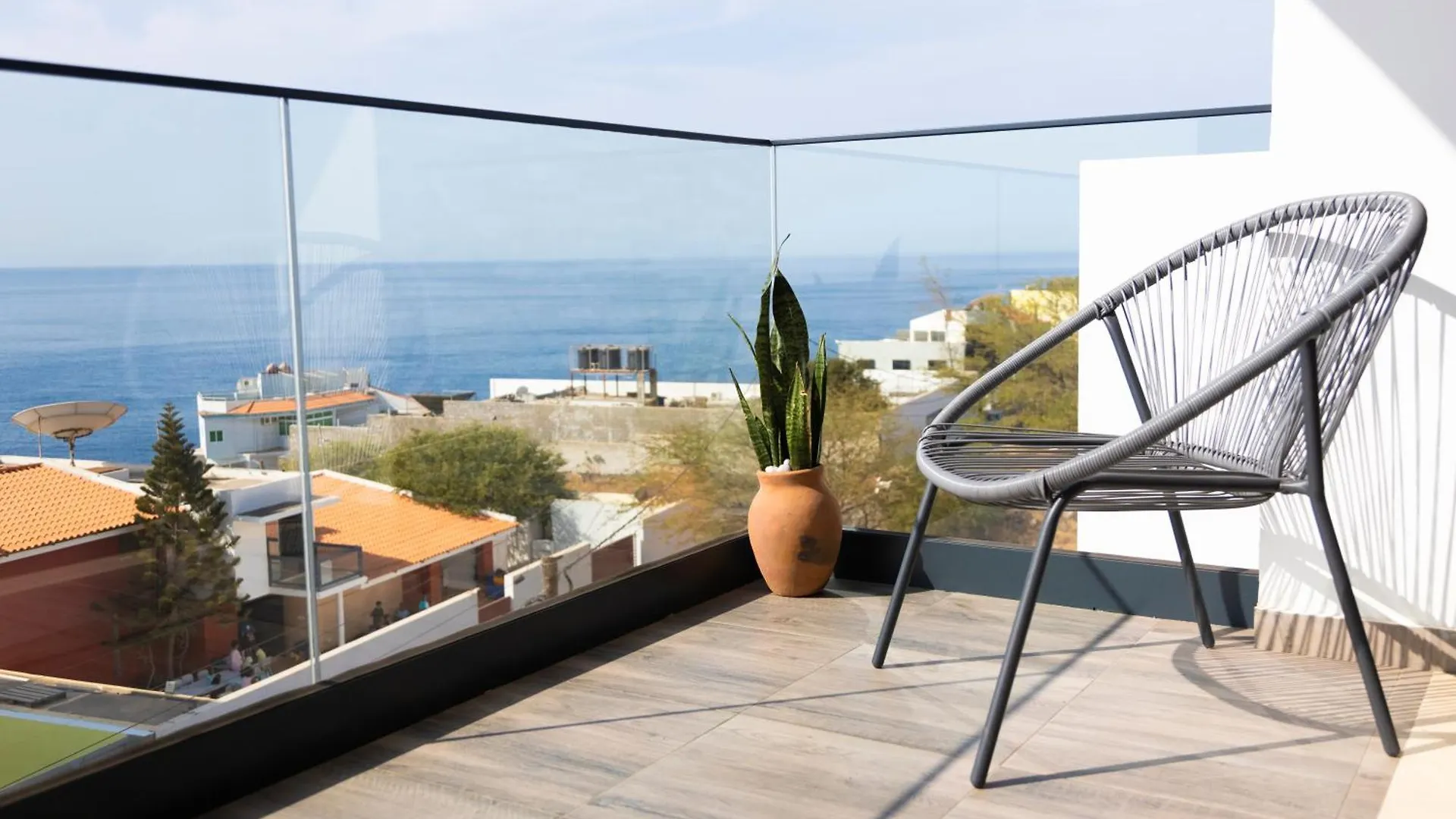 Apartman Lux 3-Br: Panoramic Sea View & Rooftop Pool Praia